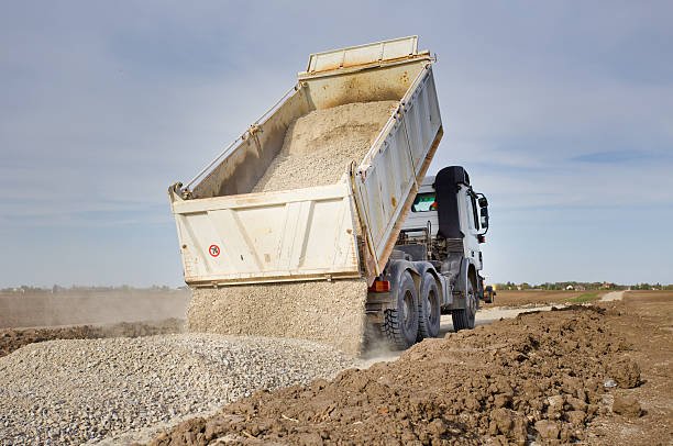 Tipper truck for bulk materials