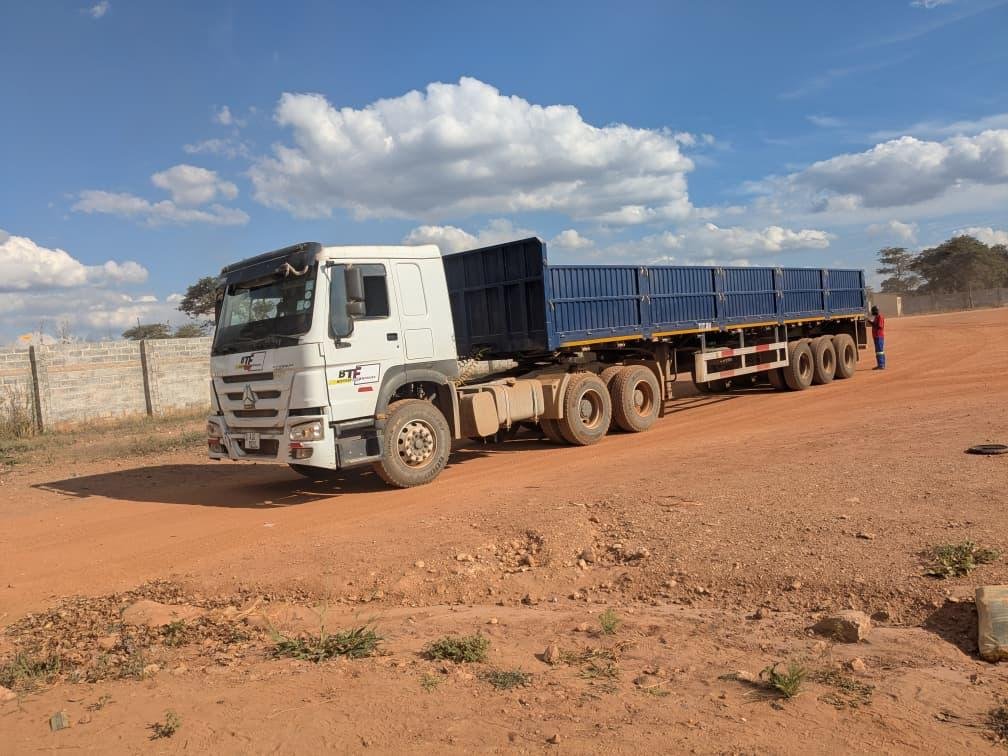 Side-loader truck for long materials